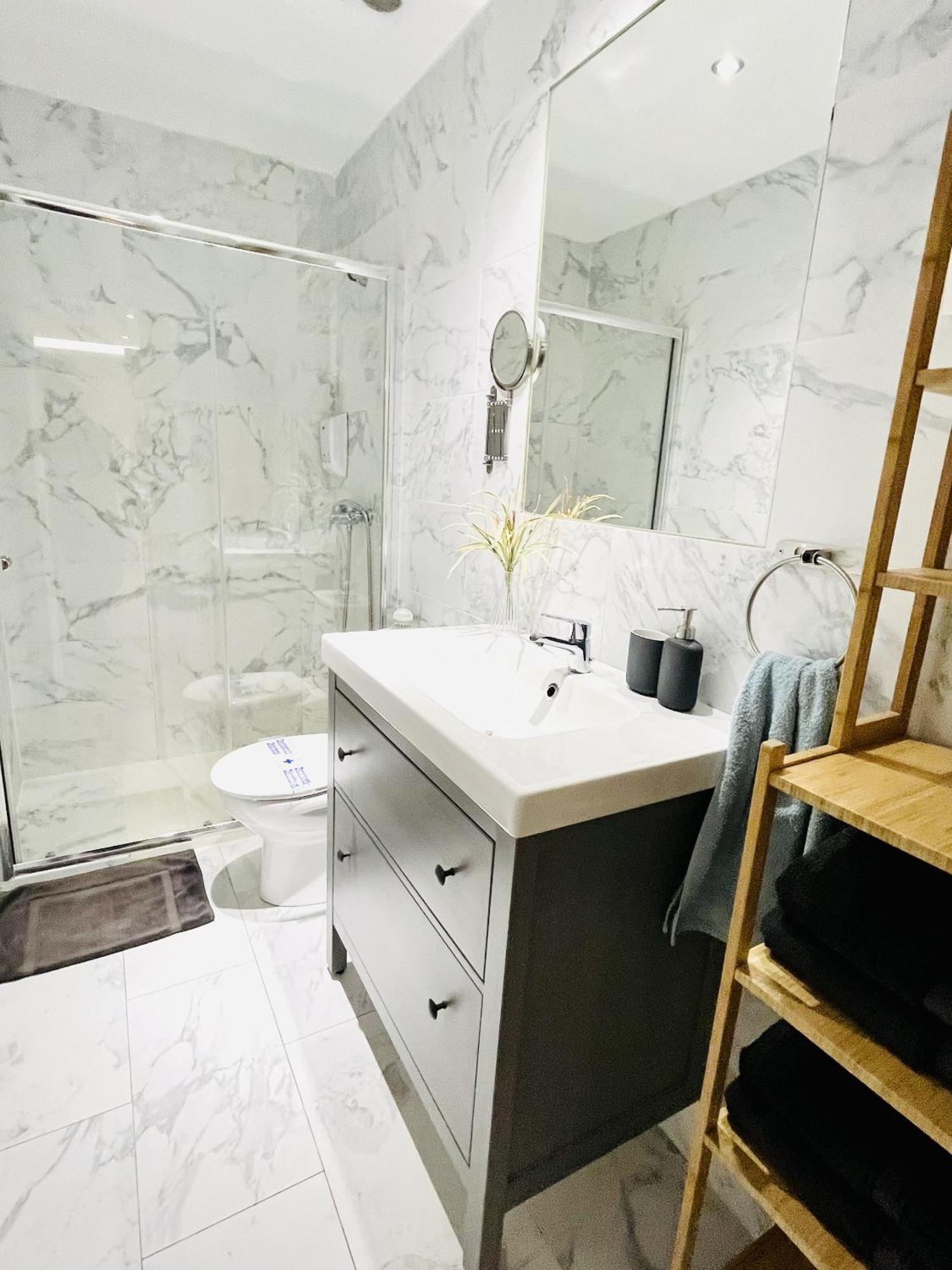 Dplace To Be - Exclusive Apartments In Historic Center Мадрид Номер фото